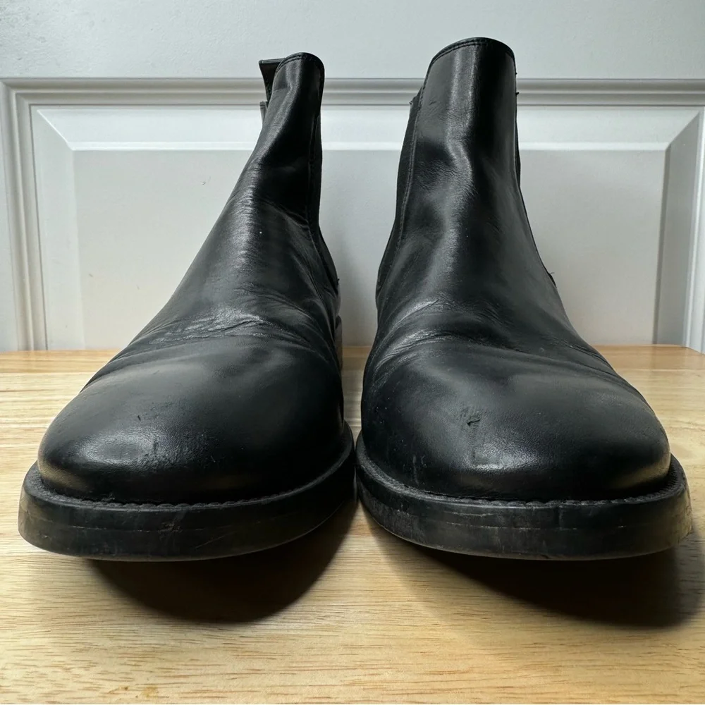 Theory Men’s Black Leather Pull On Chelsea Boots Size 11